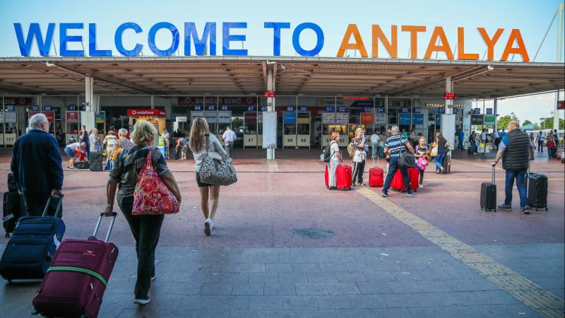 Antalyalı turizmci ara tatilden umutlu