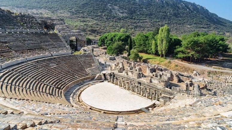 Depremlerde iki bine yakın tarihi eser zarar gördü