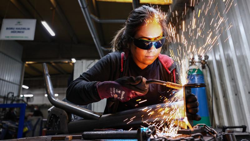 “İstihdam Atölyesi Meslek Kazandırma Programı” ile kadınlara sanayide iş kapısı açıldı