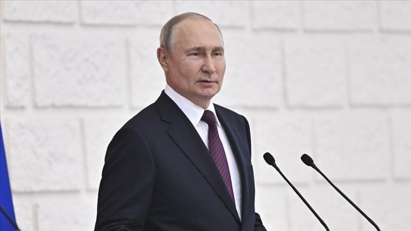 Putin’in Rusya’ya yönelik yaptırımlarla ilgili “tahtakurusu istilasına” atıf yapması Fransa’da gündem oldu