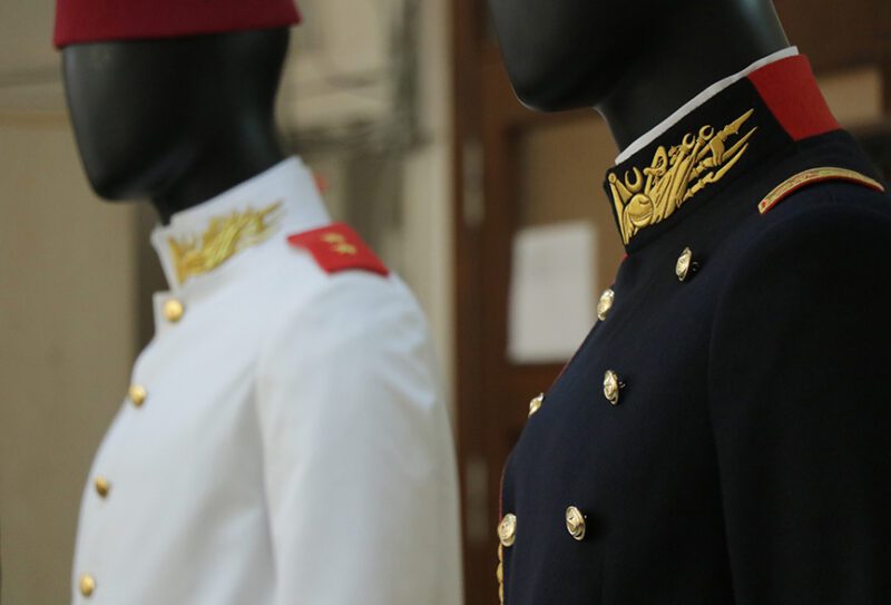 Usta eller Atatürk’ün üniformalarını yeniden dikti