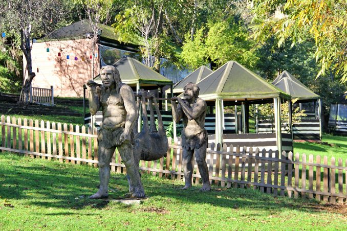 Eski Taş Çağı’ndan kalma Tekkeköy Mağaralarını yılda 300 bin kişi ziyaret ediyor