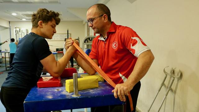 29 uluslararası madalya kazanan bedensel engelli sporcu yeni şampiyonlar yetiştiriyor