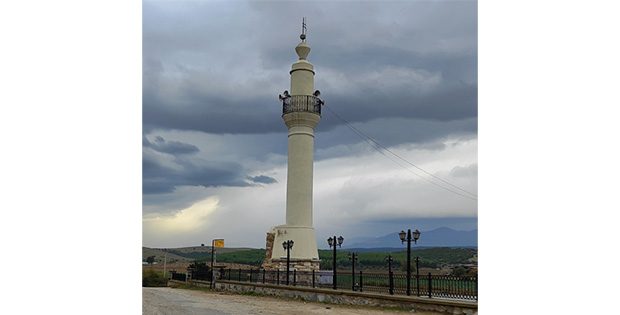 Rahmanlar Camisinin Yalnız Minaresi(Özel Haber)