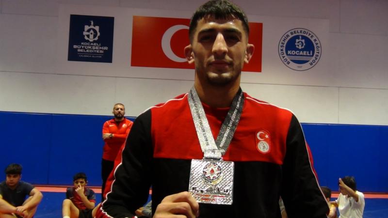 Milli güreşçi Yusuf Demir yeni hedefleri için çalışıyor