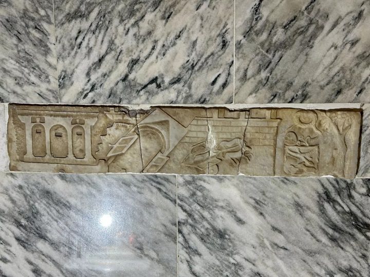 Belçika’daki bir evde 2000 yıllık Gerçek Pompei mermer kabartması