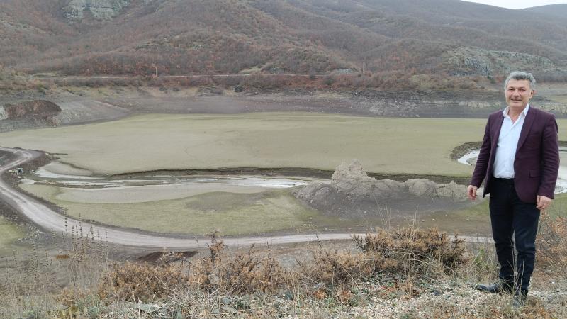 Baraj suları çekildi, kestirme yol ortaya çıktı