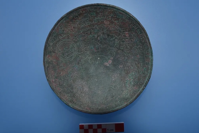 Hasankeyf Kalesinde Ejderha Betimli Şifa Tası Bulundu