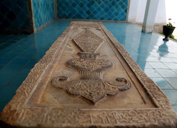 İsfahan’da bulunan Melikşah ile Nizamülmülk’ün kabirleri asırlardır aynı aile tarafından korunuyor