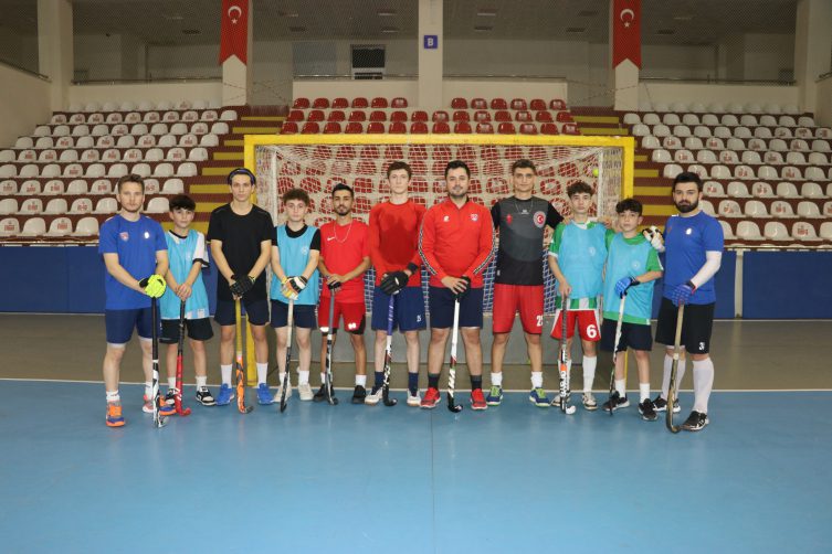 Tavsiye ile başladığı hokeyde hem milli oyuncu hem de antrenör oldu