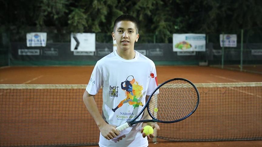 Genç tenisçi Ahmet Fatih Can’ın hedefi Avrupa Şampiyonası’nda raket sallamak