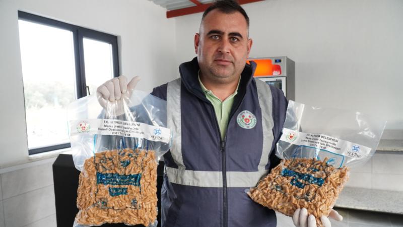 Yalova’da yemek artıklarından 600 kilogram kedi ve köpek maması üretildi