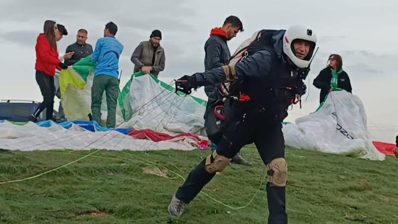 BEÜ Havacılık Kulübü öğrencileri Siirt’te yamaç paraşütü yaptı