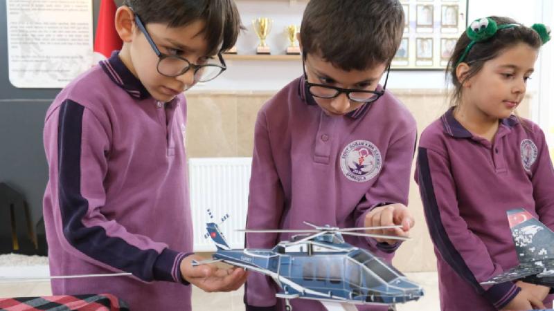 Şarkışla’da öğrencilere hava araçları maketlerle tanıtıldı