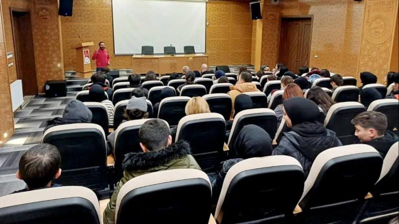 Lise öğrencilerine fotoğraf eğitimi verildi