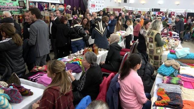 Ev hanımlarının el emekleri fuarda görücüye çıktı
