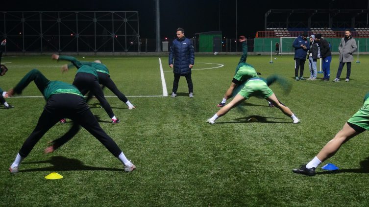 Teknik direktörüne kızıp futbolu bıraktı, hoca olup 7 kupa kazandı
