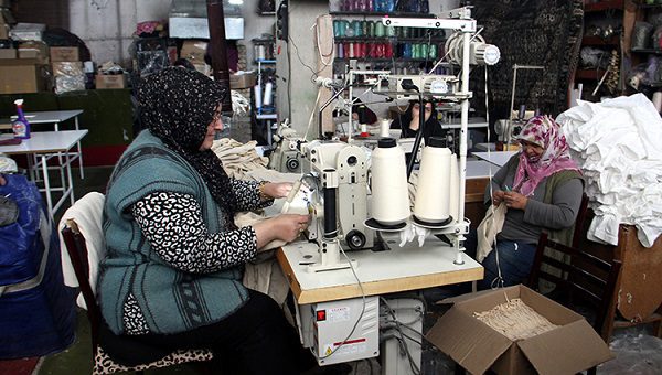 İstanbul’dan köye taşıdıkları atölyede kadınlara da iş imkanı sağlıyorlar