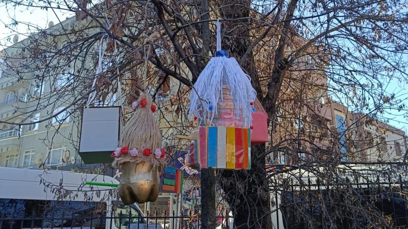 Düzce’de öğrenciler atık malzemelerden kuşlara yuva yaptı