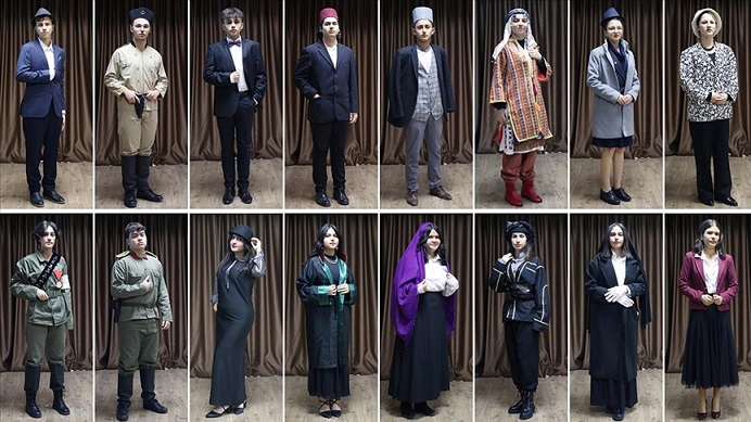 Mersin’de lise öğrencileri kostümlerini giydikleri Cumhuriyet kahramanlarını tanıttı