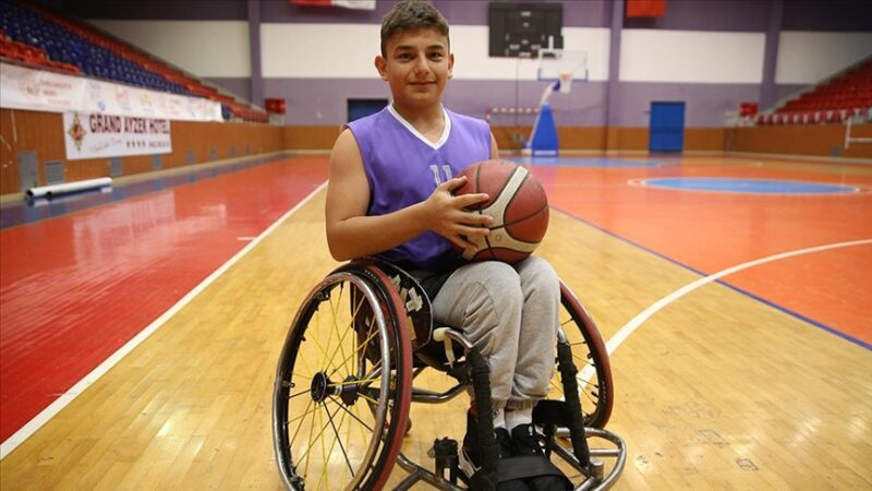 15 yaşındaki engelli basketbolcu Efe, Süper Lig’deki takımının vazgeçilmezi oldu