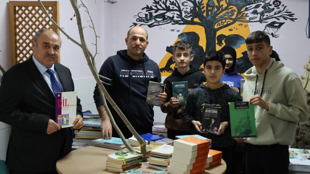 Kırşehirli öğrenciler depremzede öğrenciler için kitap topluyorlar