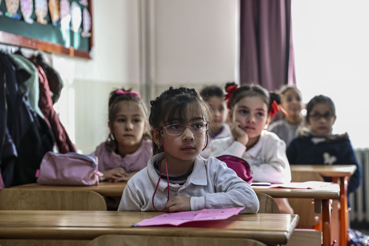 Minik yüreklerden vatan nöbetindeki Mehmetçik’e mektup