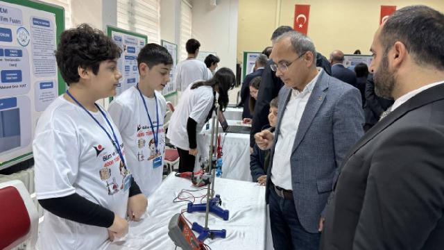 Artvin’de TÜBİTAK 4006 Bilim Fuarı açıldı