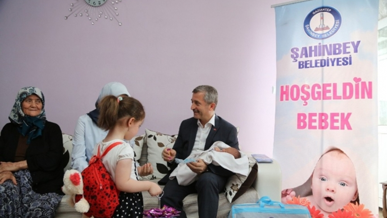 Kuşadası Belediyesi ‘Hoş Geldin Bebek’ Projesiyle 426 Bebeği Ziyaret Etti