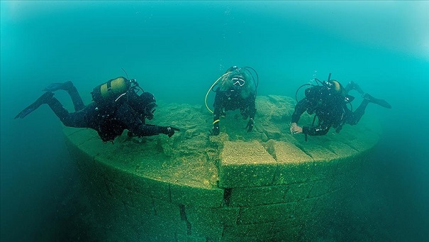 Van Gölü’ndeki kale kalıntısı su altından görüntülendi