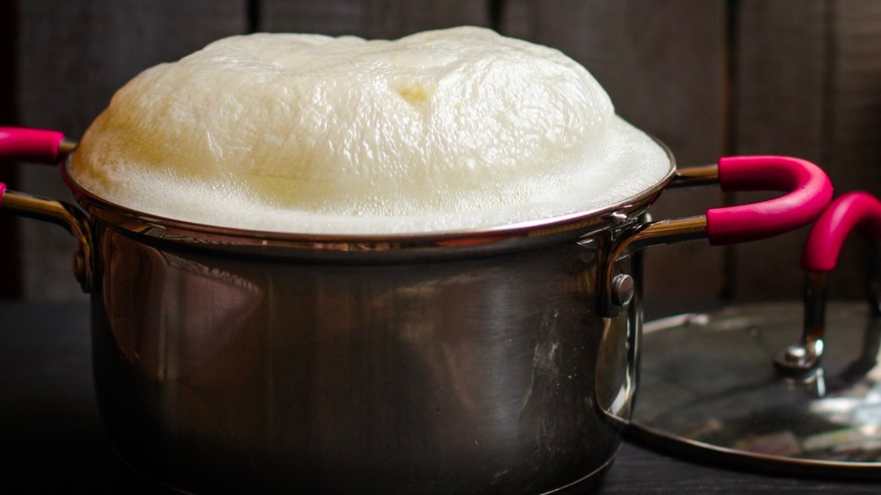 Kaynatılan Süt, Başında Dikilmemizi Gerektirecek Kadar Neden Aniden Taşar?