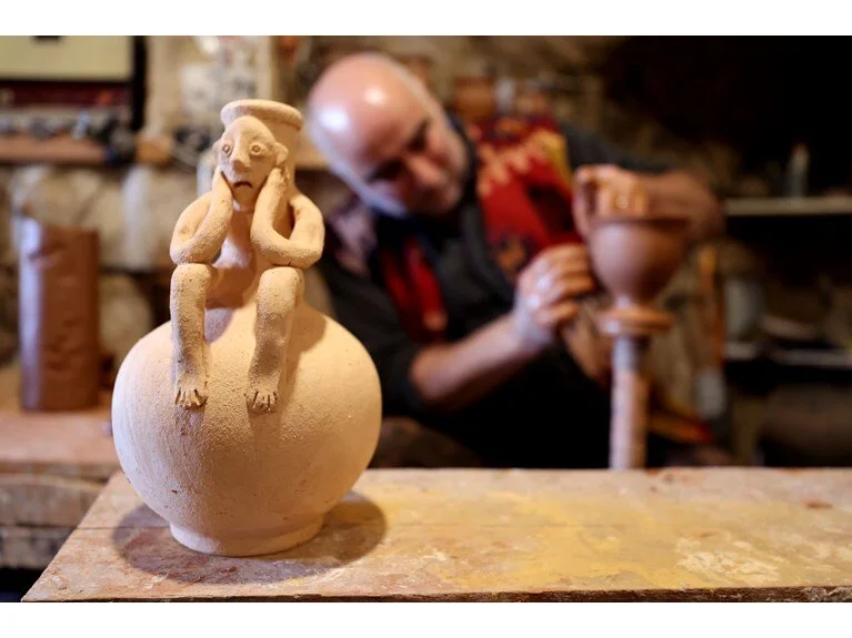 35 yıllık çanak ustası müzelerdeki eserlerin benzerlerini yapıyor