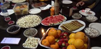 İranlılar, gelenekleri olan ‘Şebi Yelda’ gecesini Van’da coşkuyla kutladı.