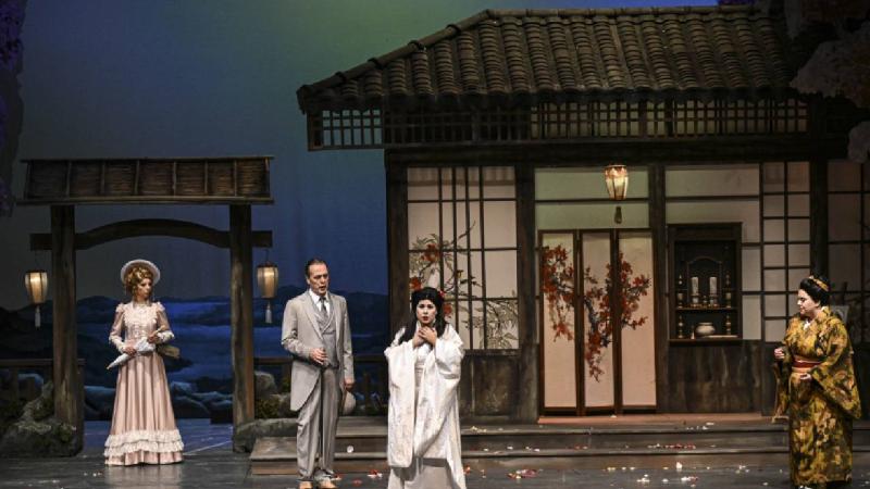 Madama Butterfly operası, prömiyer öncesi sanatsever öğrenciler için perdelerini açtı