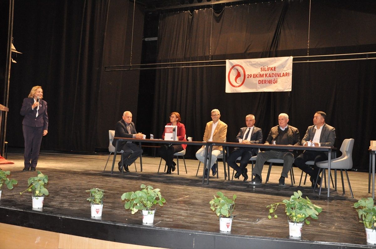 Silifke’de coğrafi işaretli çilek paneli düzenlendi