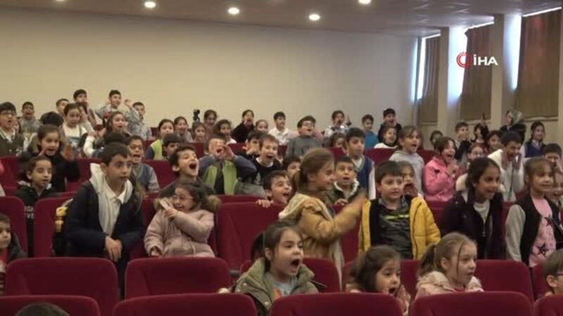 Siirt’te ‘Keloğlan Korsana Karşı’ adlı tiyatro oyunu sahnelendi