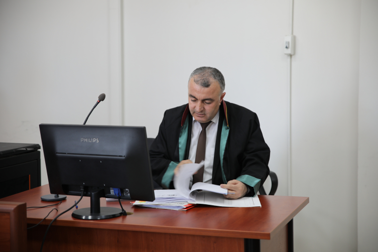 10 yıl şoför olarak çalıştığı adliyeye avukat olarak döndü