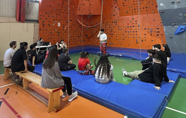 Otizmli çocuklar tırmanış sporuyla tanıştı