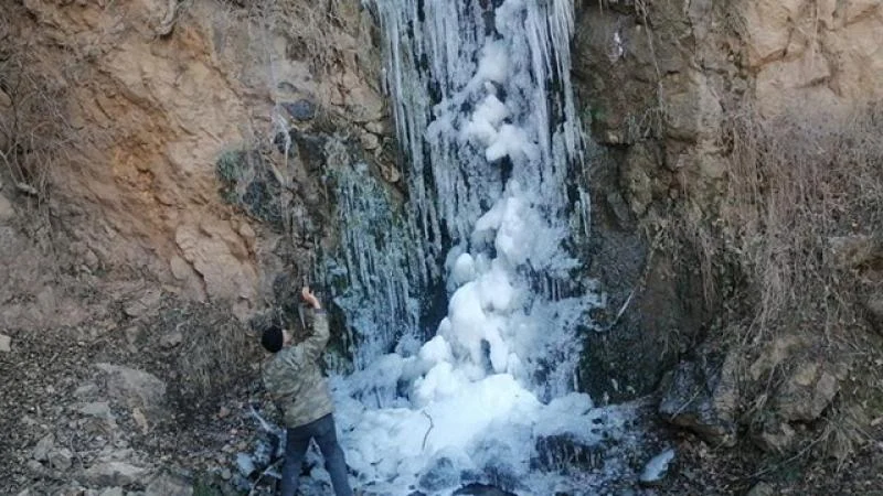 Amasya’daki Su Atan Şelalesi dondu