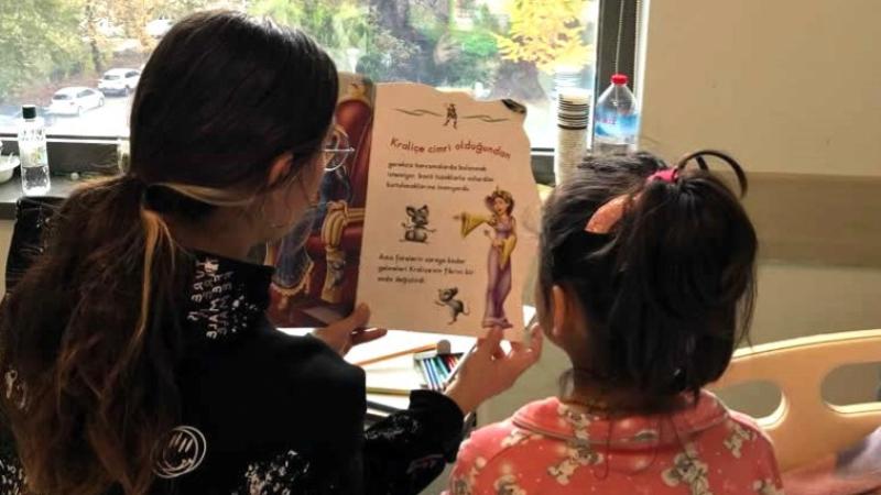 Denizli’de üniversite öğrencileri hasta çocuklara destek oluyor