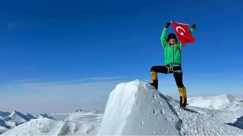 7 Kıta 7 Zirve projesini tamamlayan ilk Türk kadın dağcı