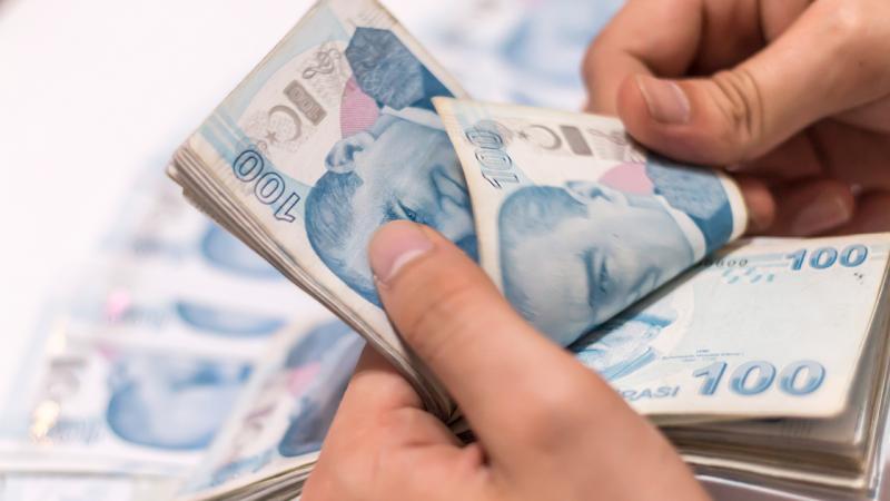Emekli maaşı alt sınırını 7 bin 500 liradan 10 bin liraya çıkarıldı