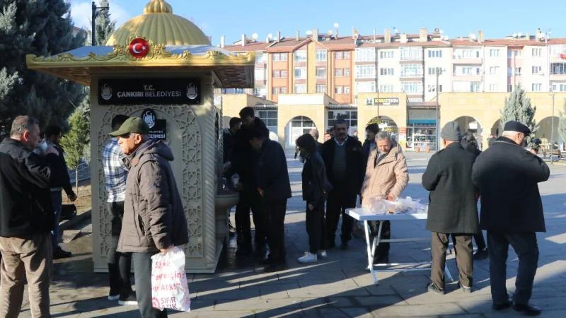 Çankırı’da “İkram Çeşmesi”nden sıcak çorba dağıtılıyor