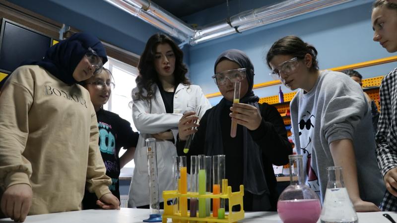 Öğrenciler “mühendishane” sınıfında geleceğe hazırlanıyor