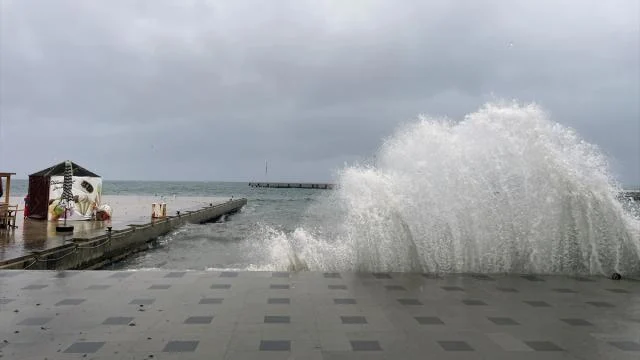 Meteoroloji’den Orta ve Doğu Karadeniz’e “fırtına” uyarısı