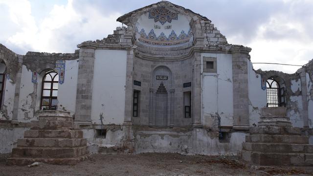 Depremde zarar gören vakıf eserleri 3 yıl içinde ayağa kaldırılacak