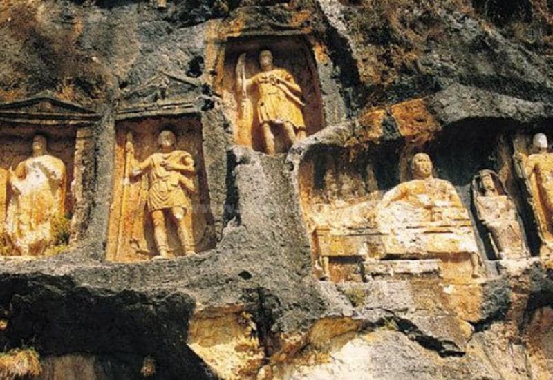 Eski kabartmalar define avcılarının hedefi haline geldi