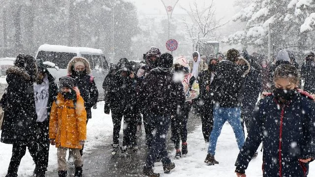 Sıcaklıklar düşüyor: Yurt genelinde kar etkili olacak