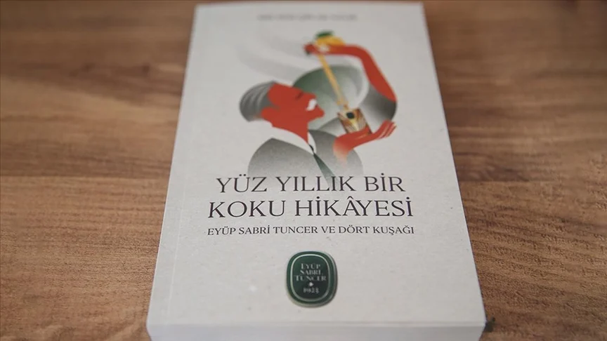 Eyüp Sabri Tuncer’in Saraybosna’dan İstanbul’a ulaşan ‘100 yıllık koku hikayesi’ romana dönüştü