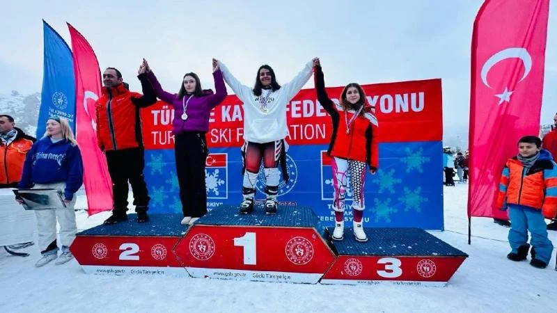 Ağrılı kayakçılardan büyük başarı